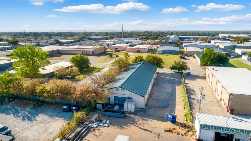 More Photos Of 4201 Clay Ave, Haltom City Warehouse For Lease