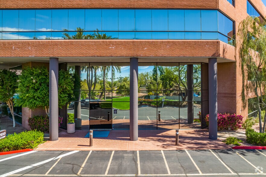 More Photos Of 7250 N 16th St, Phoenix Office For Sale