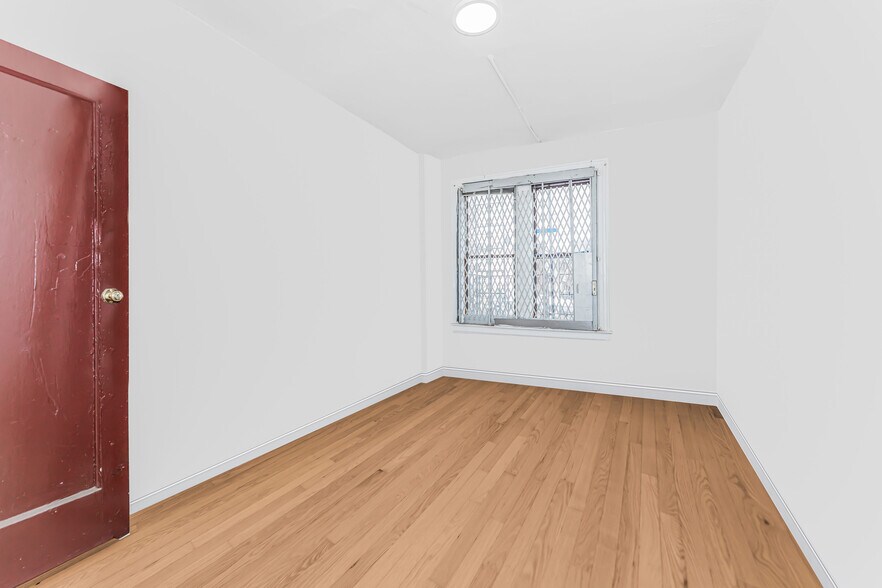 More Photos Of 3910 White Plains Rd, Bronx Storefront Retail Office For Sale