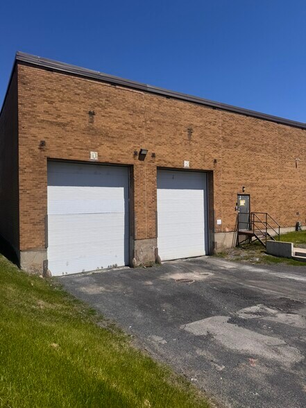 More Photos Of 800 Boul Industriel, St-Jean Warehouse For Lease