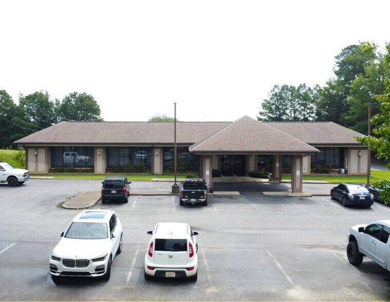 Primary Photo Of 801 20th Ave E, Jasper Hospital For Sale