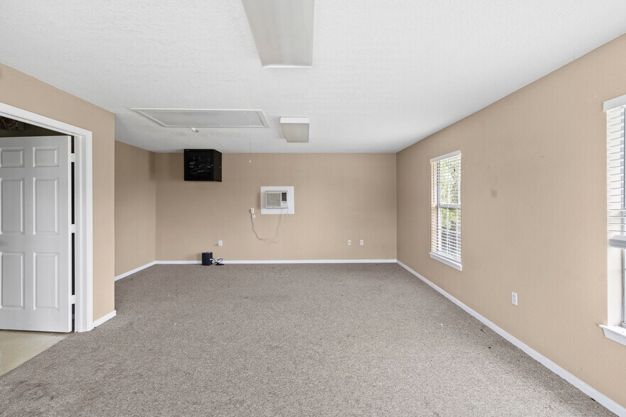 More Photos Of 14815 Freeway Service Road, Conroe Land For Lease