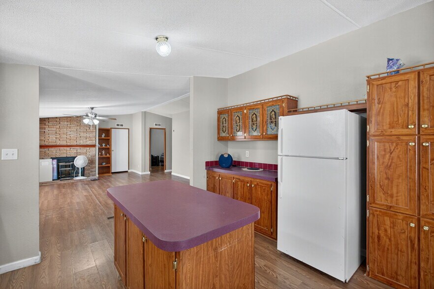 More Photos Of 11010 W Joan Dr, Odessa Warehouse For Lease