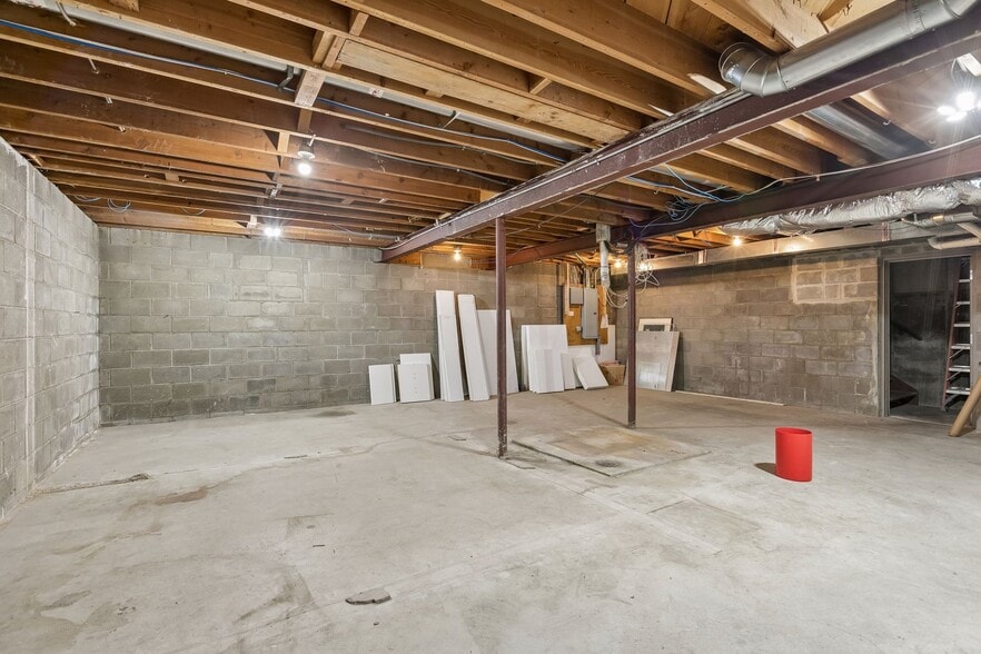 More Photos Of 901 NE 23rd Ave, Saint Anthony Office For Sale