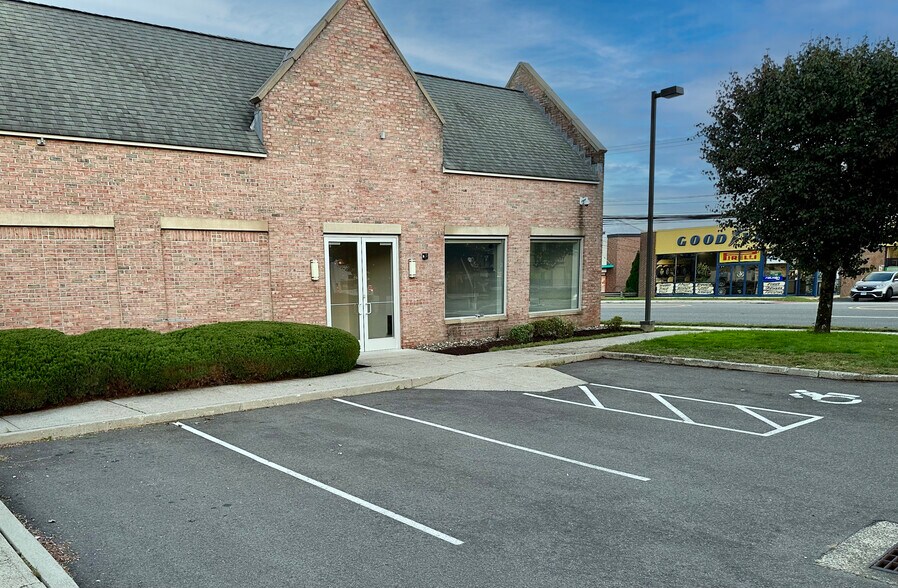 More Photos Of 469 Westport Ave, Norwalk Restaurant For Lease