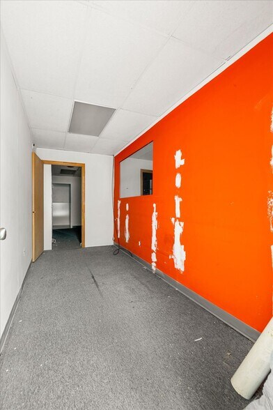 More Photos Of 841 S Highway 25 W, Williamsburg Flex For Sale