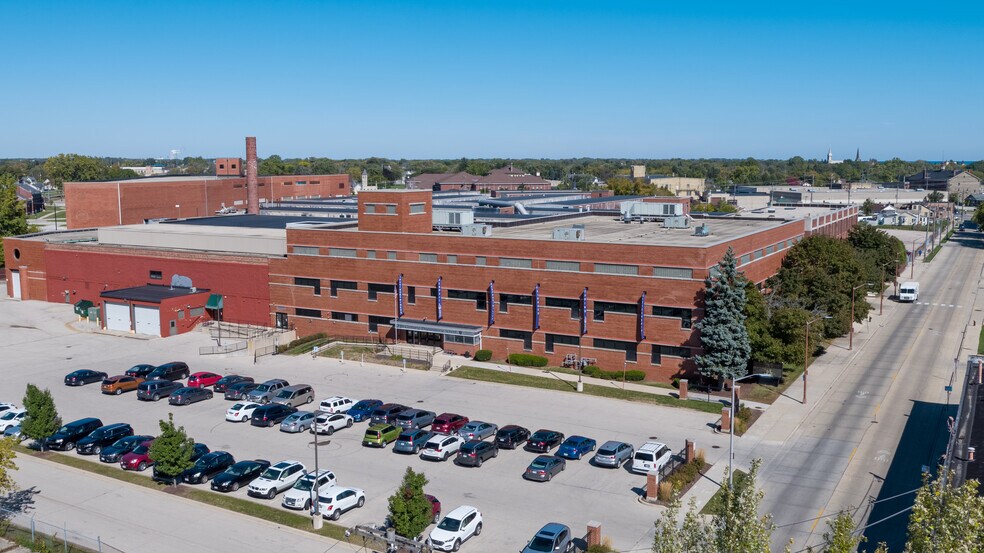 More Photos Of 1220 Mound Ave, Racine Self Storage For Lease