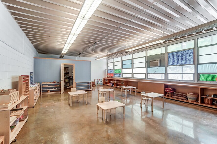 More Photos Of 1558 Waverly Ave, Cincinnati Schools For Sale