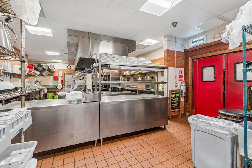 More Photos Of 3007 Commercial Way, Spring Hill Restaurant For Sale