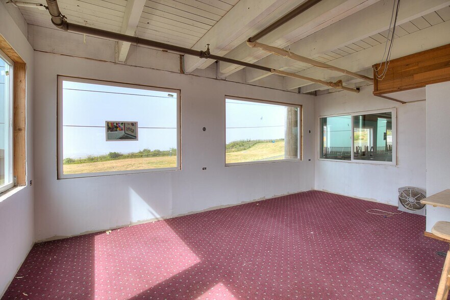 More Photos Of 61 Main St, Pacific Beach Restaurant For Sale