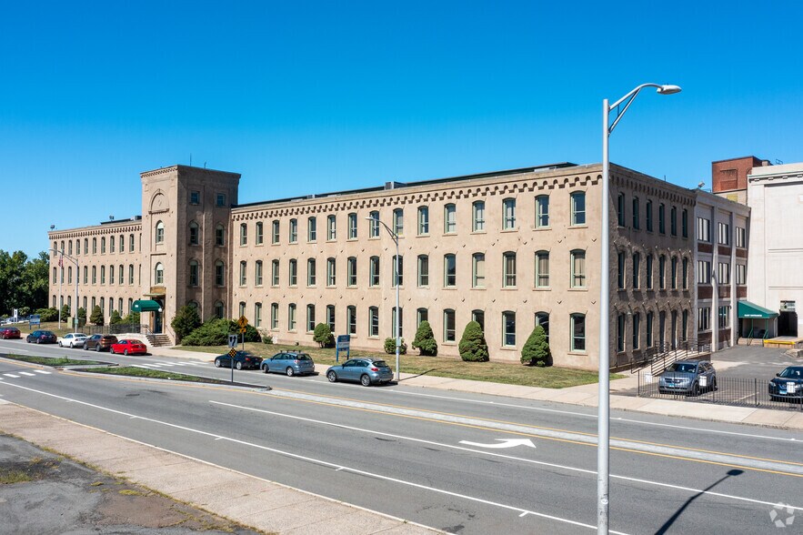 More Photos Of 290 Pratt St, Meriden Light Manufacturing For Lease