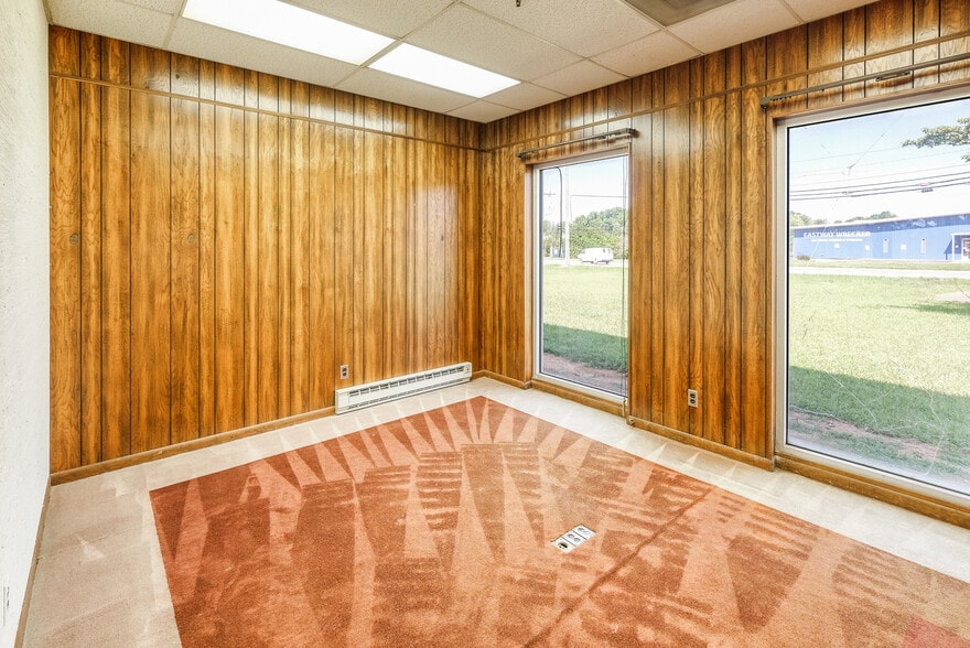 More Photos Of 5500 N Sharon Amity Rd, Charlotte Manufacturing For Lease