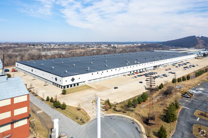 More Photos Of 10 Emery St, Bethlehem Distribution For Lease