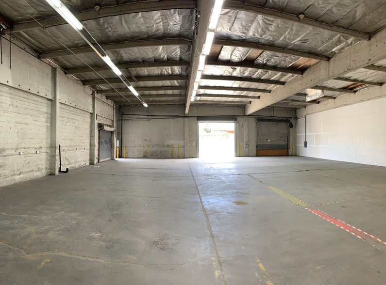 More Photos Of 2400 Filbert St, Oakland Warehouse For Lease