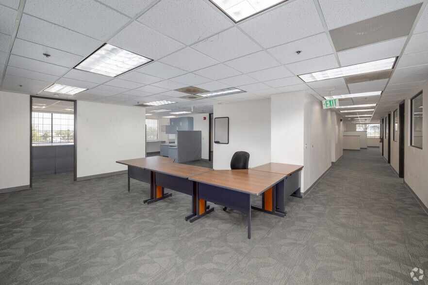 More Photos Of 1327 Del Norte Rd, Camarillo Medical For Lease