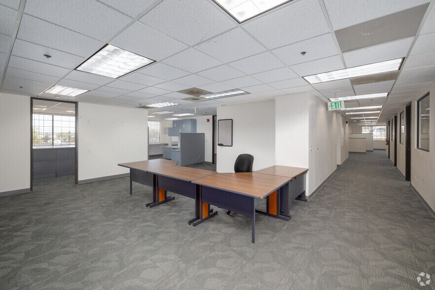 More Photos Of 1327 Del Norte Rd, Camarillo Medical For Lease