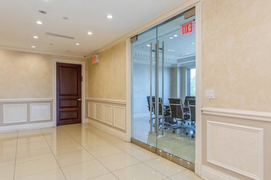 More Photos Of 215-15 Northern Blvd, Bayside Storefront Retail Office For Lease