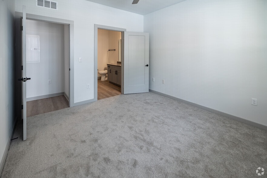 More Photos Of 1148 N Main St, Jacksonville Apartments For Lease
