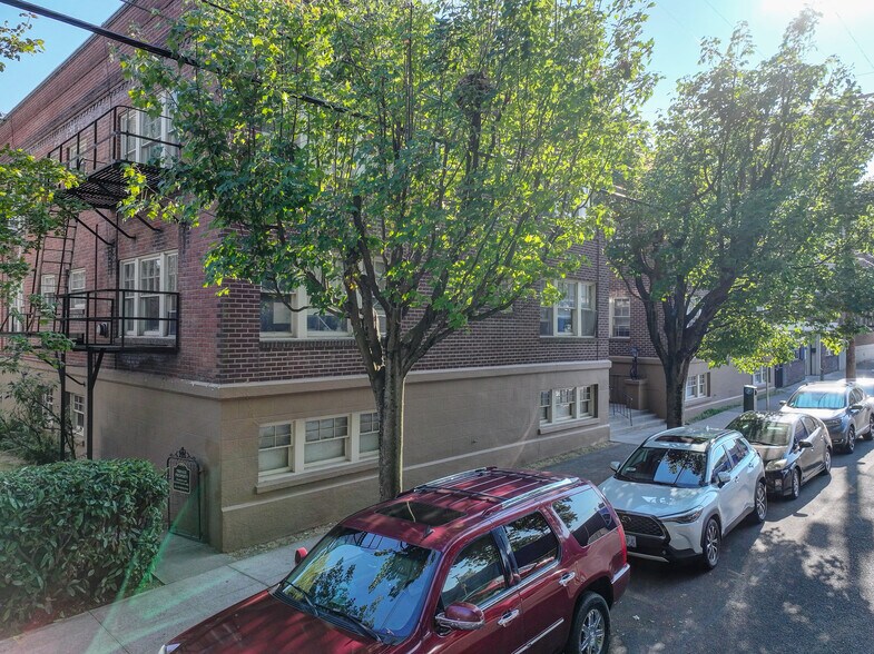 More Photos Of 2062 NW Marshall St, Portland Apartments For Sale