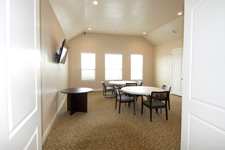 More Photos Of 1150 Bromberg St, Mineola Office For Lease