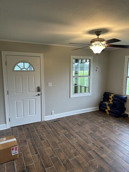 More Photos Of 2884 Pine Log Rd, Warrenville Office Residential For Lease