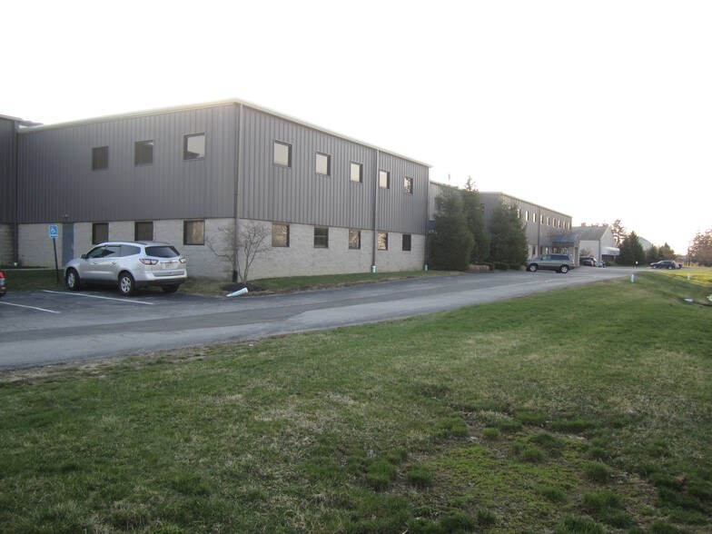 More Photos Of 7858 Industrial Pky, Plain City Warehouse For Lease