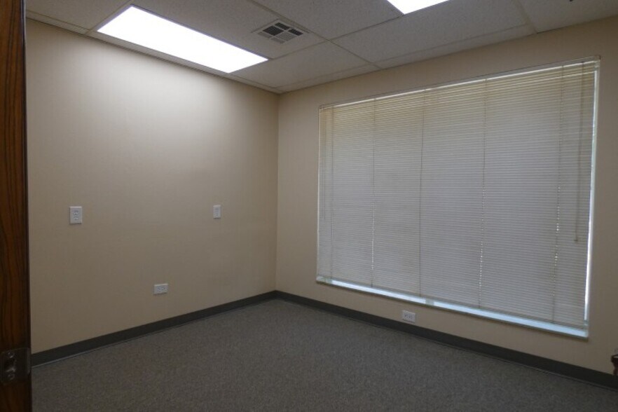 More Photos Of 2101 NW Ferris Ave, Lawton Office For Sale