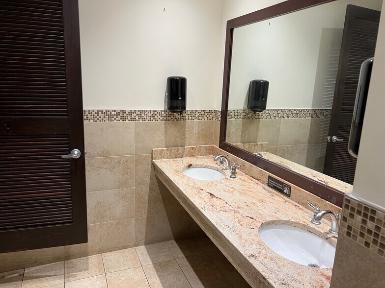 More Photos Of 3750 Hamilton Blvd, Allentown General Retail For Sale