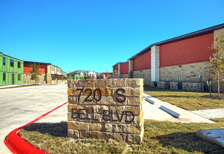 More Photos Of 720 S Bell Blvd, Cedar Park Showroom For Lease