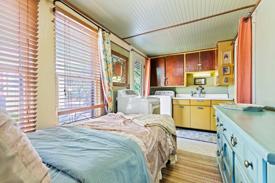 More Photos Of 303 W Austin St, Fredericksburg Office Residential For Sale