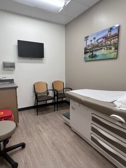 More Photos Of 1440 Main St, Dunedin Coworking Space