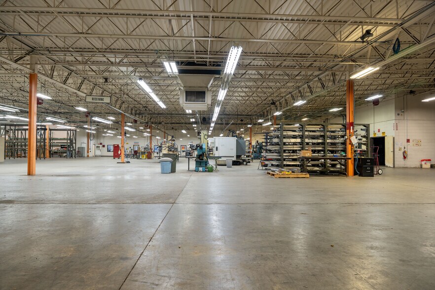 More Photos Of 1300 Cobb Industrial Dr, Marietta Distribution For Sale