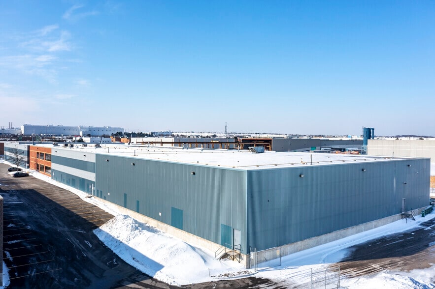 More Photos Of 2130 Williams Pky, Brampton Manufacturing For Lease