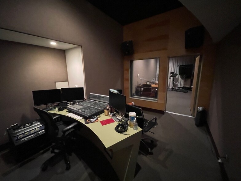 More Photos Of 110 E Santa Anita, Burbank Movie Radio TVStudio For Lease