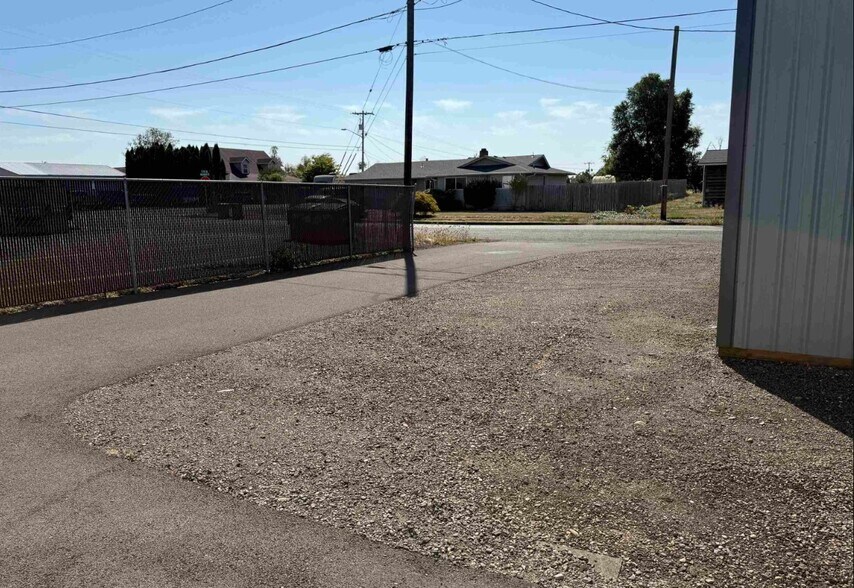 More Photos Of 552 Main St, Aumsville General Retail For Sale