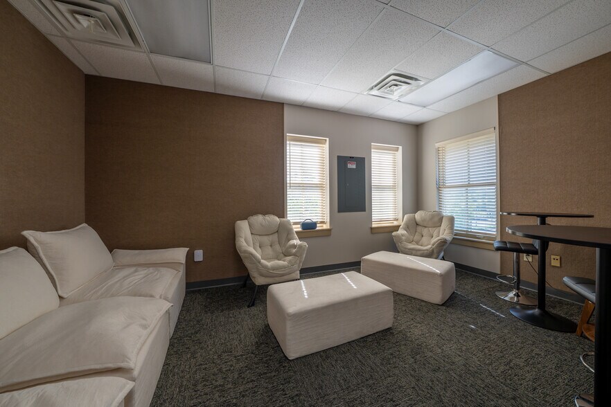 More Photos Of 55-65 W Bridge St, Dublin Storefront Retail Office For Sale