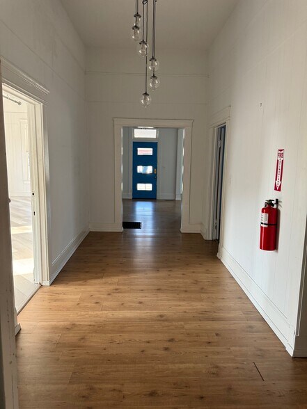 More Photos Of 103 Temple Ave, Newnan Office For Sale