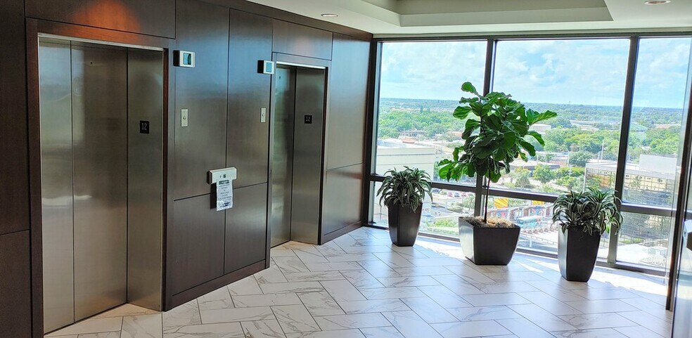 More Photos Of 1401 Manatee Ave W, Bradenton Office For Lease