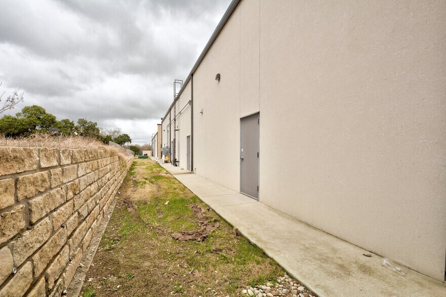 More Photos Of 13210 W Highway 290, Austin Storefront Retail Office For Lease