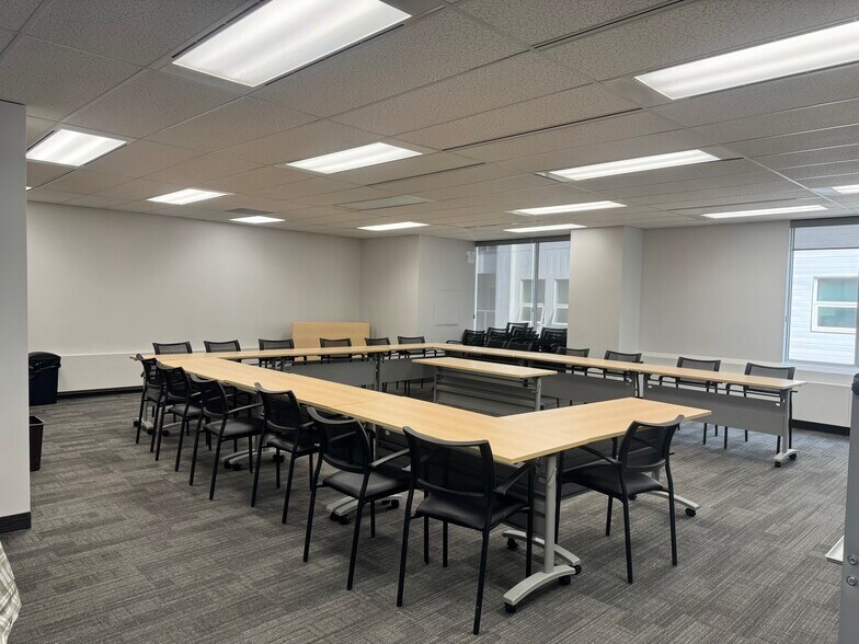 More Photos Of 900 6th Ave SW, Calgary Office Residential For Sale