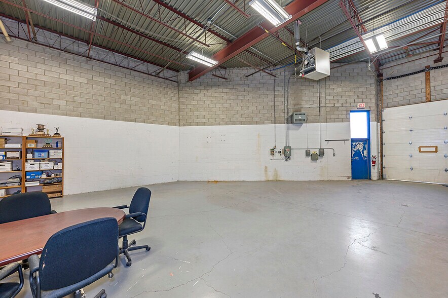 More Photos Of 5775 Atlantic Dr, Mississauga Distribution For Sale