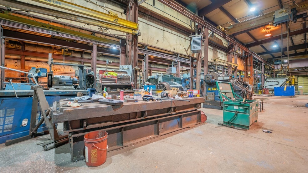 More Photos Of 1019 E Summit St, Crown Point Warehouse For Sale