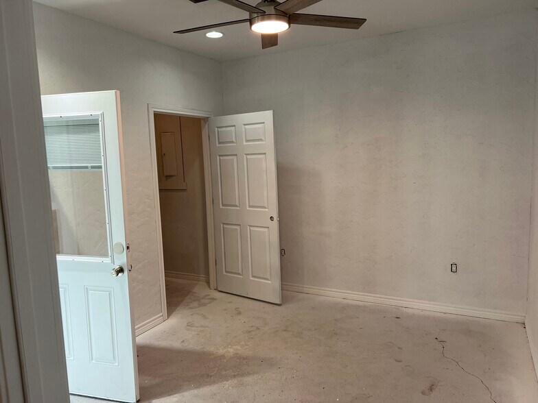 More Photos Of 17111 Highway 242, Conroe Self Storage For Lease