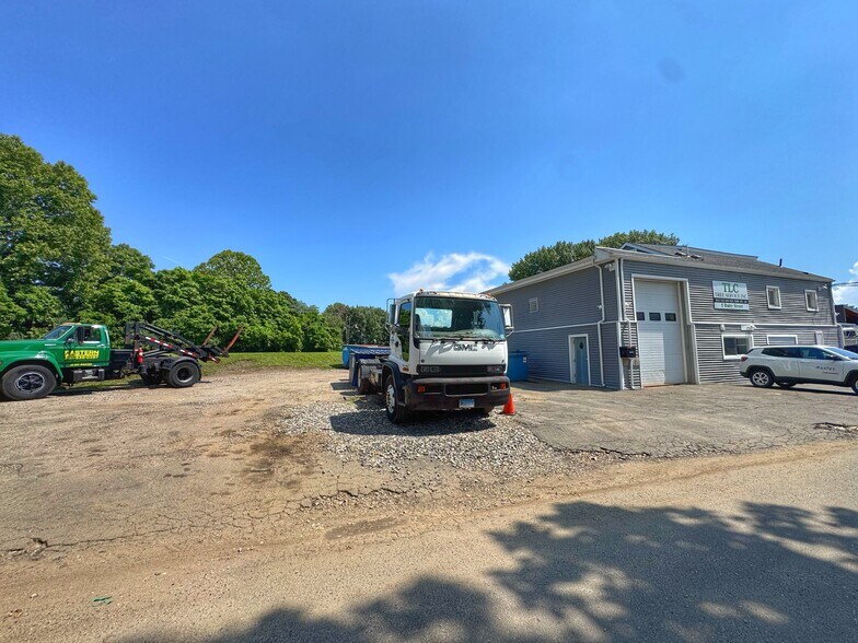 More Photos Of 16 Ruby St, Norwalk Manufacturing For Lease
