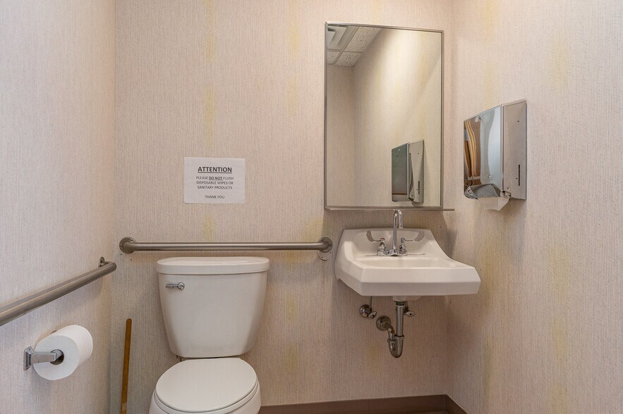 More Photos Of 3588 Center Ave, Essexville Medical For Sale
