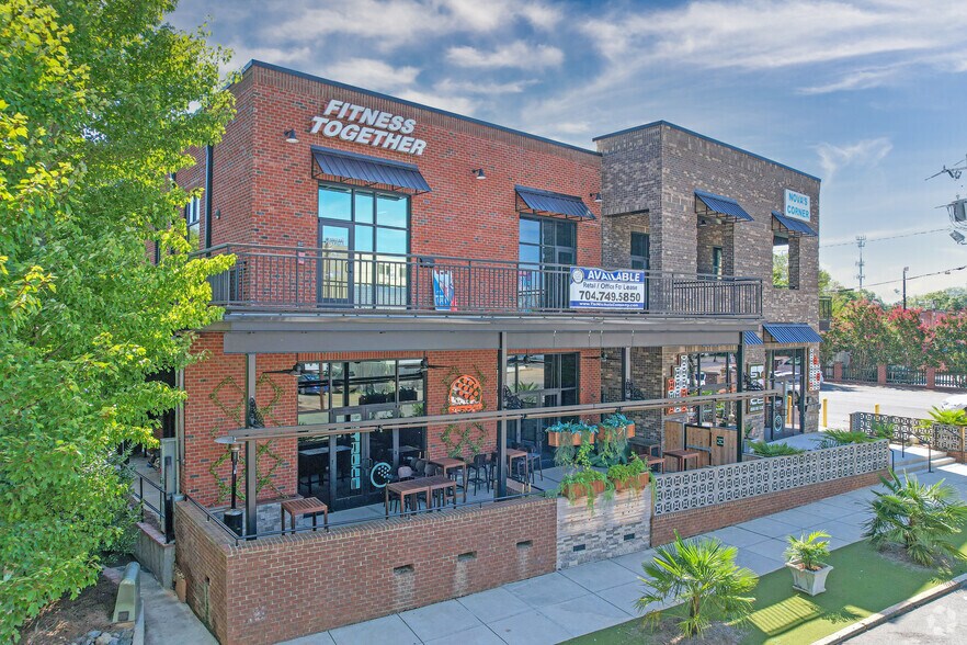 More Photos Of 1318 Pecan Ave, Charlotte Freestanding For Lease