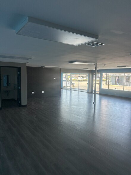 More Photos Of 1525 W Chapman Ave, Orange Showroom For Lease