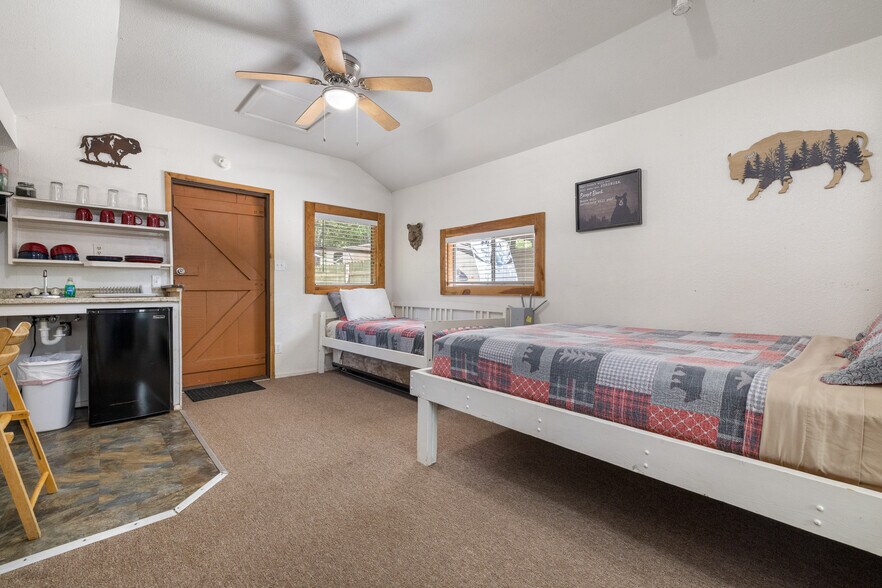 More Photos Of 621 Court St, Jasper Trailer Camper Park For Sale