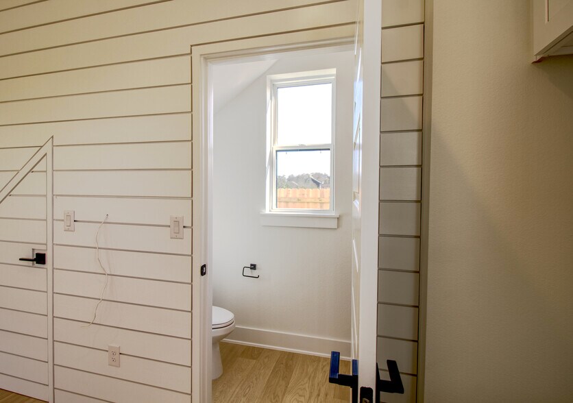 More Photos Of 2608 Bristol Dr, Austin Multifamily For Sale