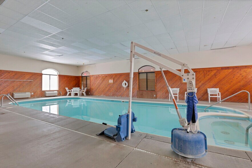 More Photos Of 509 S Wooster Ave, Strasburg Hotel For Sale